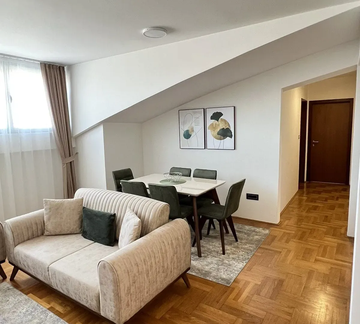 Izdavanje, jednosoban stan, 71m², Stari Aerodrom, Podgorica