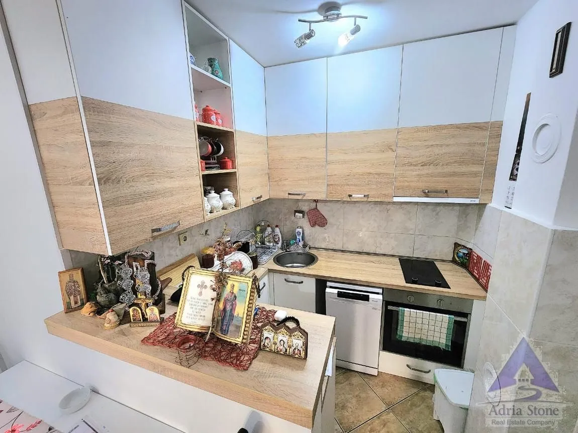 Sale, three bedroom apartment, 114m², Podkošljun, Budva