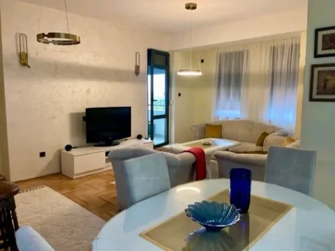 Izdavanje, dvosoban stan, 76m², Centar, Podgorica - image 1