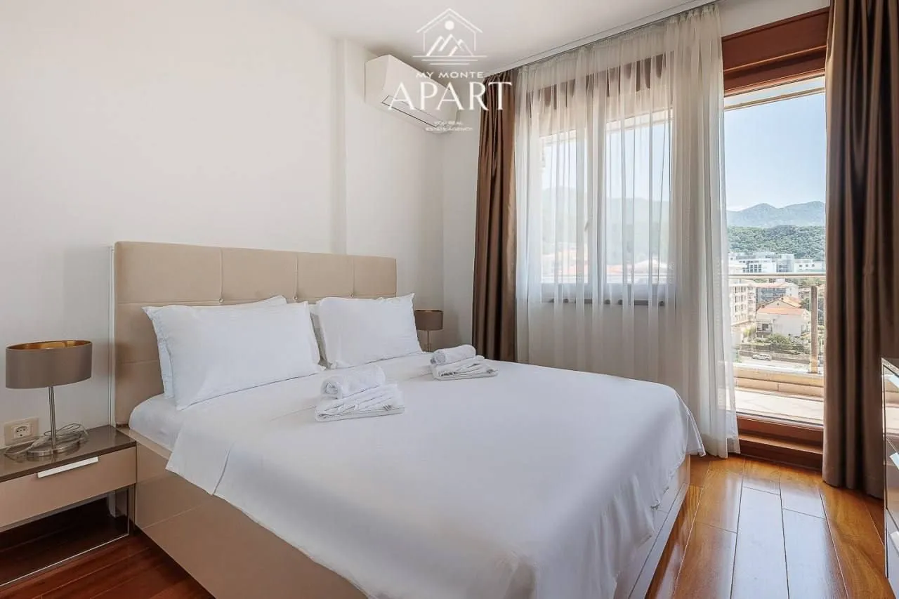 Rent, three bedroom apartment, 107m², Bečići, Budva