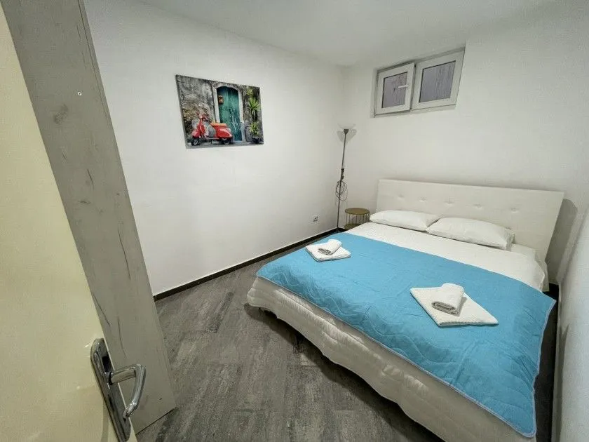 Rent, one bedroom apartment, 40m², Podkošljun, Budva