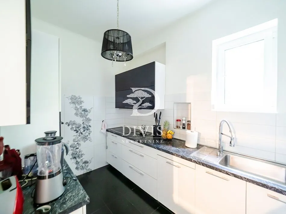 Sale, four bedroom apartment, 123m², Zemun Centar, Zemun Sve Podlokacije