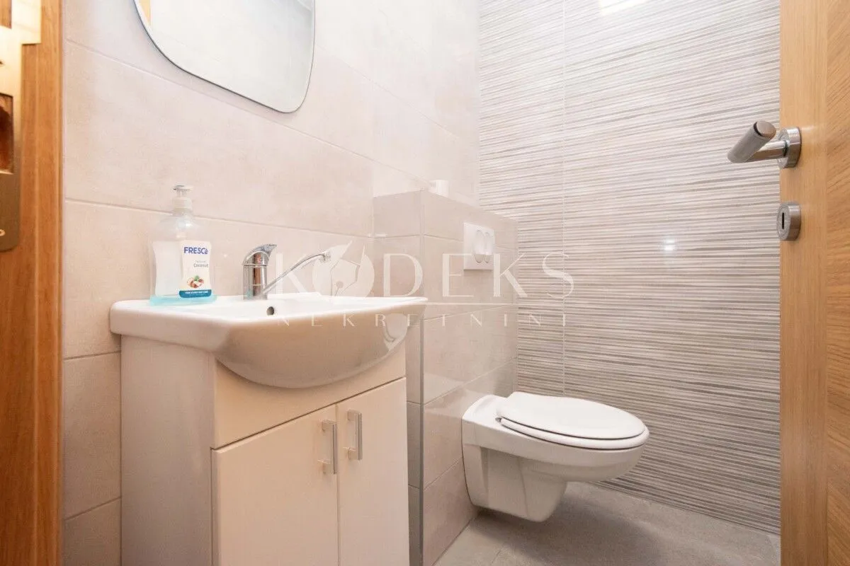 Izdavanje, poslovni prostor, 120m², Centar, Podgorica