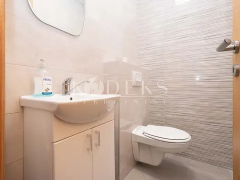 Izdavanje, poslovni prostor, 120m², Centar, Podgorica - image 6