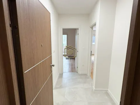 Izdavanje, poslovni prostor, 49m², Central Point, Podgorica - image 9