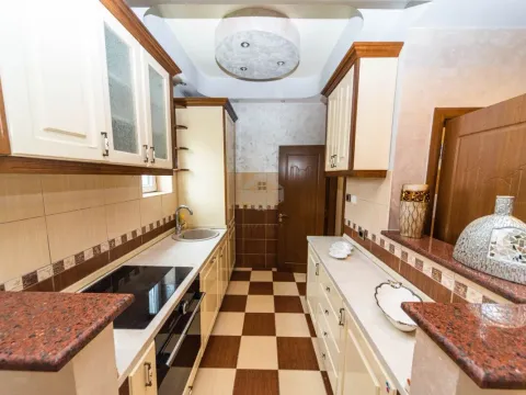 Izdavanje, dvosoban stan, 85m², Krivi Most, Podgorica - image 4