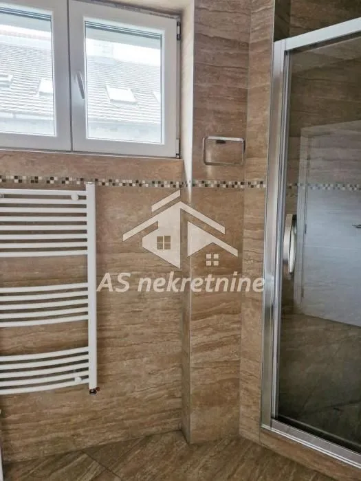 Izdavanje, poslovni prostor, 72m², Kalenić Pijaca, Vračar Sve Podlokacije