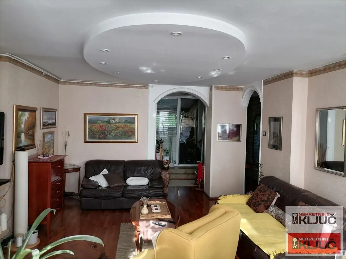Prodaja, četvorosoban stan, 84m², Novo naselje, Novi Sad