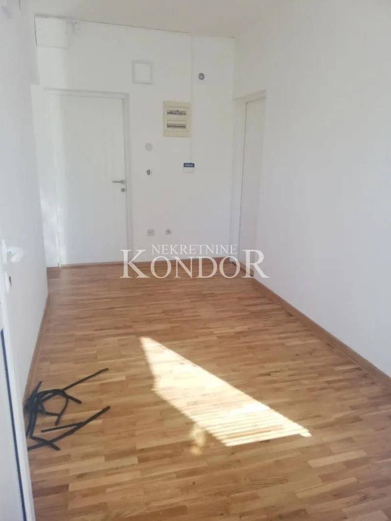 Rent, office space, 350m², Altina, Beograd