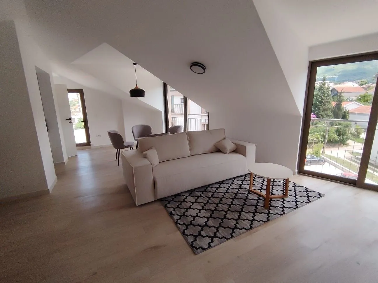Prodaja, dvosoban stan, 85m², Tivat, Crna Gora