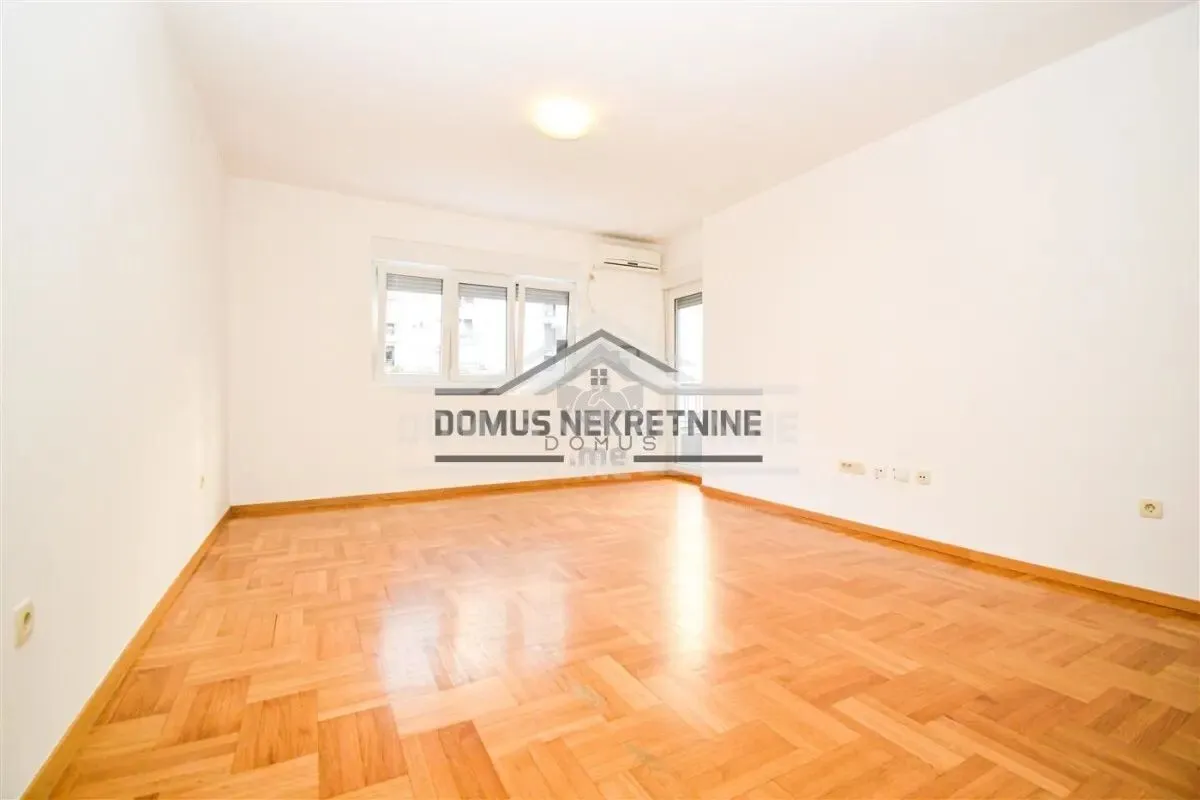 Izdavanje, jednosoban stan, 50m², Pobrežje, Podgorica