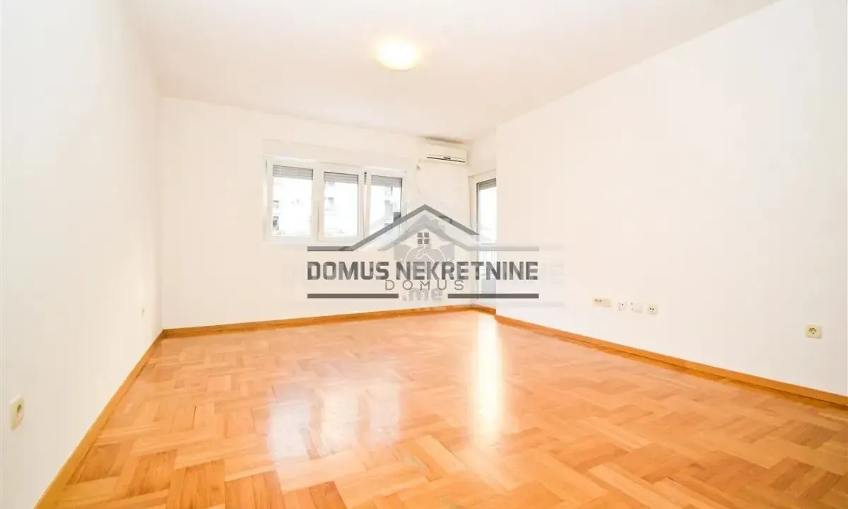 Izdavanje, jednosoban stan, 50m², Pobrežje, Podgorica