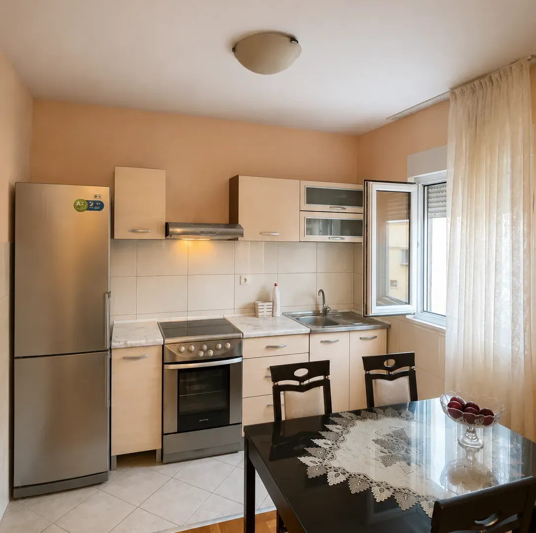 Izdavanje, jednosoban stan, 68m², Zagorič, Podgorica