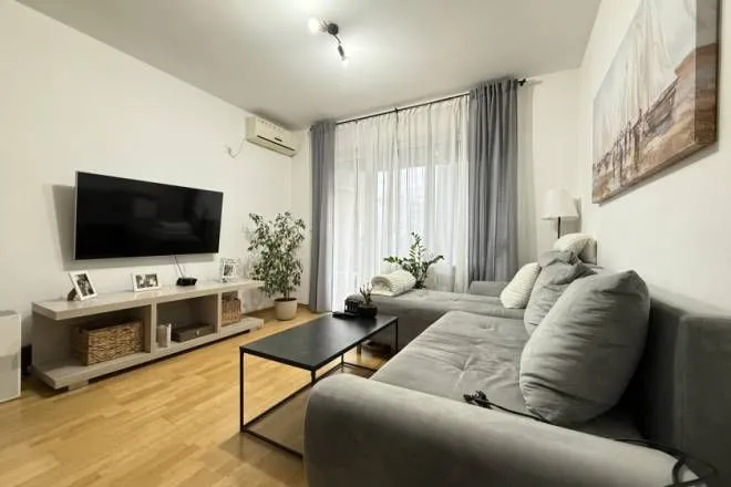 Izdavanje, dvosoban stan, 48m², Đeram Pijaca, Beograd