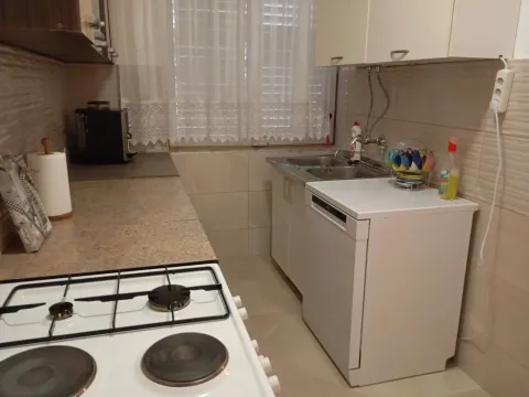 Izdavanje, dvosoban stan, 80m², Đenovići, Herceg Novi - image 8