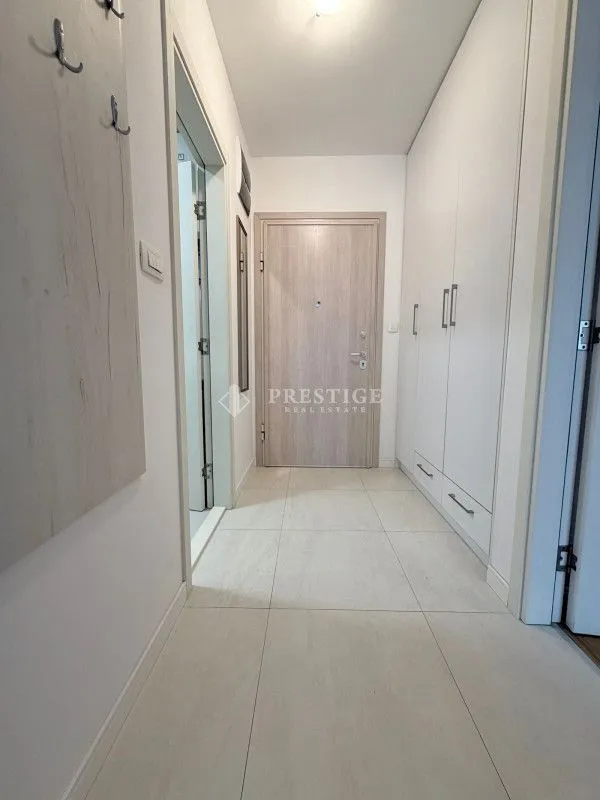 Izdavanje, jednosoban stan, 50m², Central Point, Podgorica