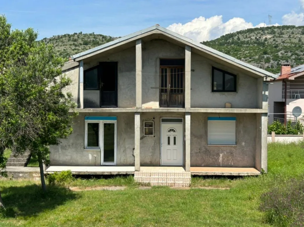 Prodaja, kuća, 202m², Zlatica, Podgorica