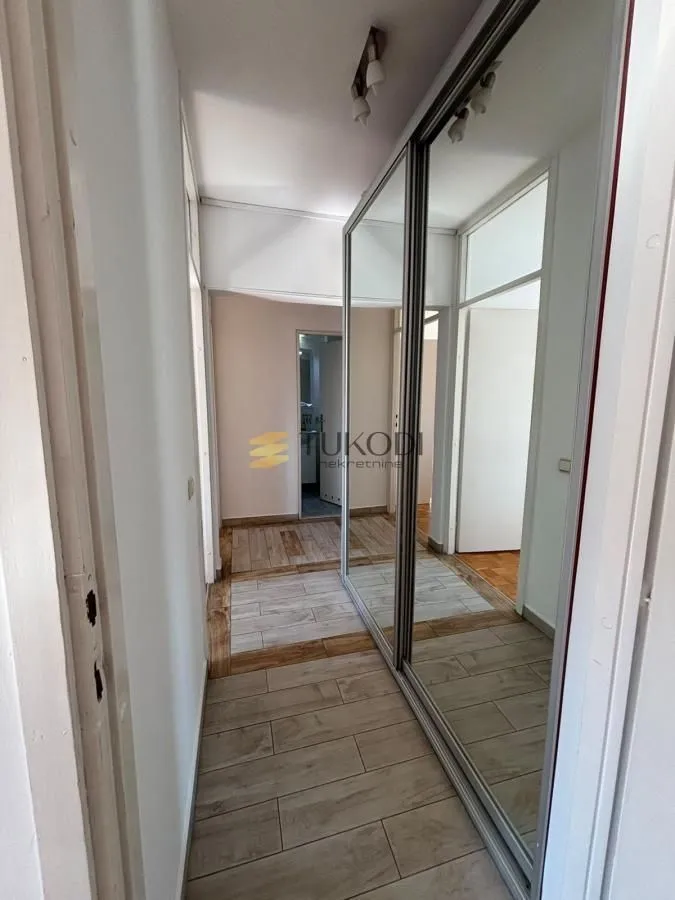 Izdavanje, četvorosoban stan, 100m², Novi Beograd Blok 61, Novi Beograd Sve Podlokacije