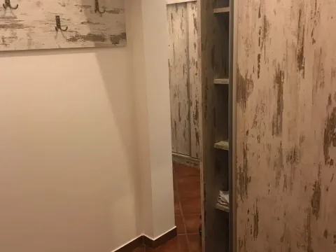 Izdavanje, dvosoban stan, 61m², Zabjelo, Podgorica - image 2