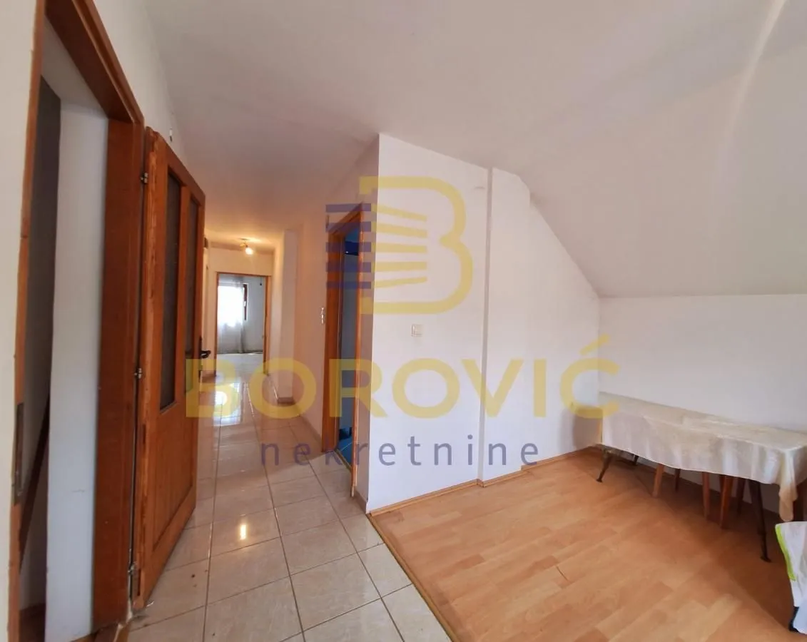 Prodaja, kuća, 202m², Surčin, Beograd