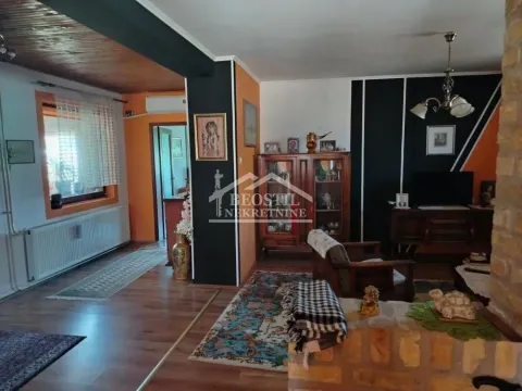 Prodaja, kuća, 140m², Centar, Bačka Topola - image 1