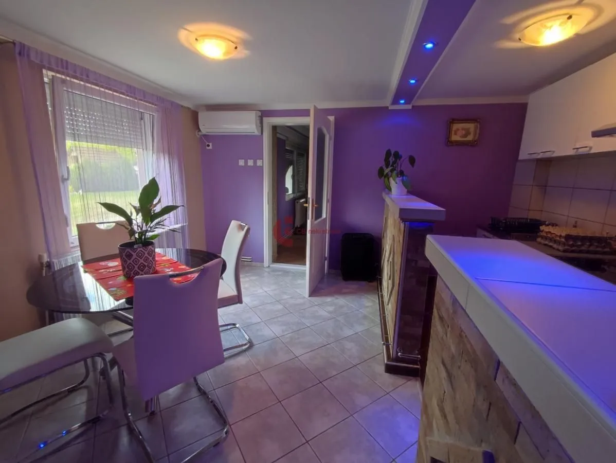 Prodaja, kuća, 313m², Peščara, Subotica