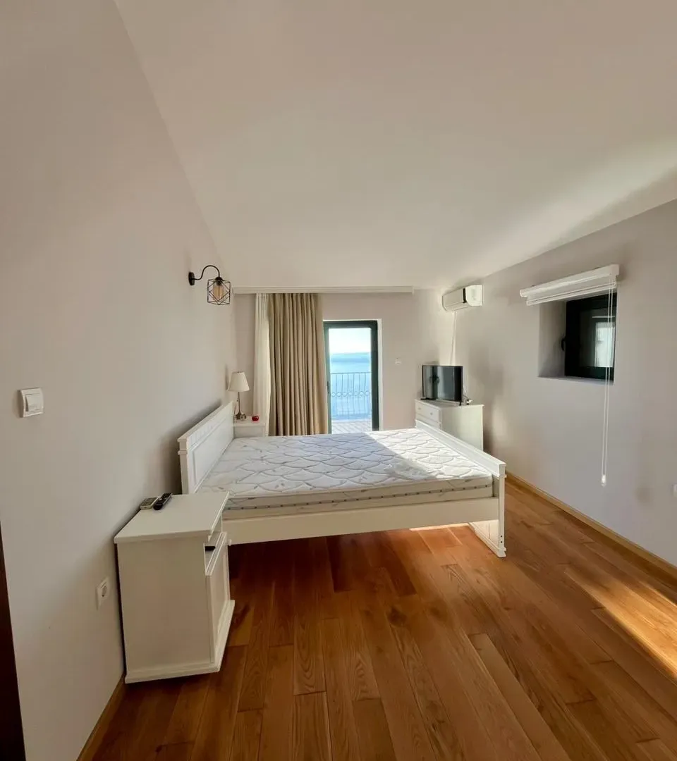 Rent, house, 200m², Reževići, Budva