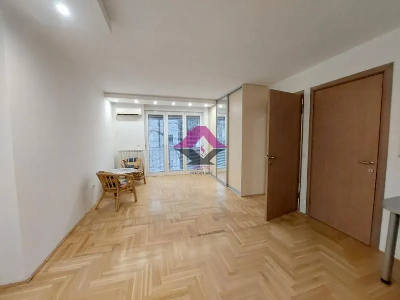 Izdavanje, kuća, 142m², Banovo Brdo, Beograd
