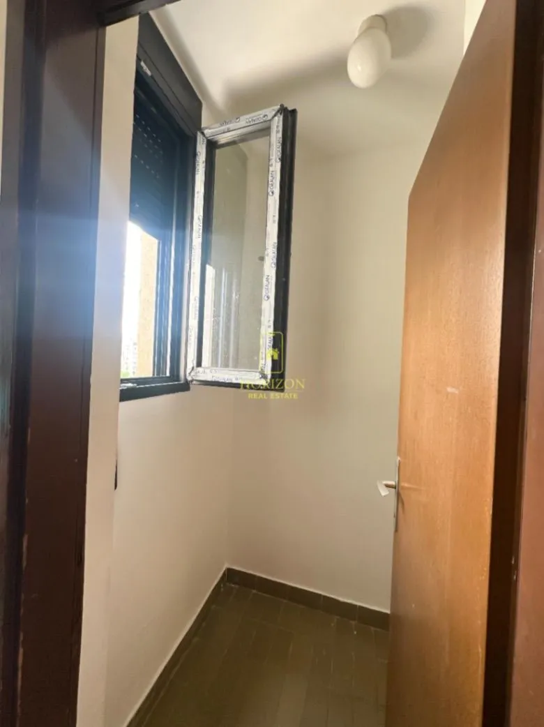 Prodaja, trosoban stan, 96m², Blok 6, Podgorica