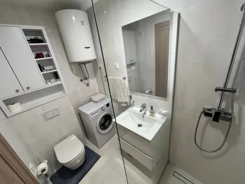 Izdavanje, jednosoban stan, 50m², Master Kvart, Podgorica - image 7