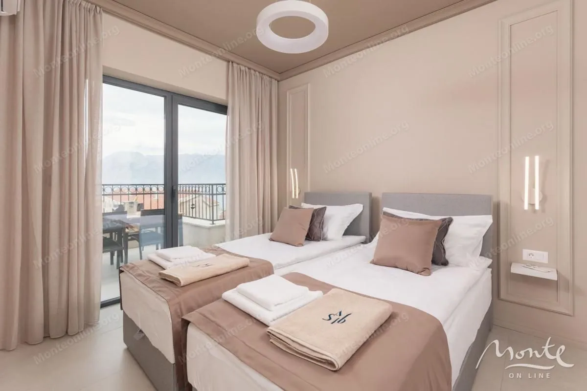 Prodaja, trosoban stan, 191m², Dobrota, Kotor