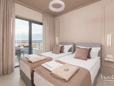 Sale, three bedroom apartment, 191m², Dobrota, Kotor - image 11