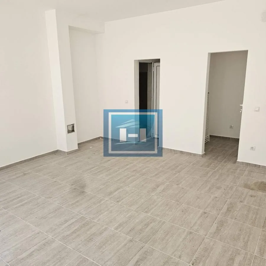 Izdavanje, poslovni prostor, 32m², Centar, Vranje