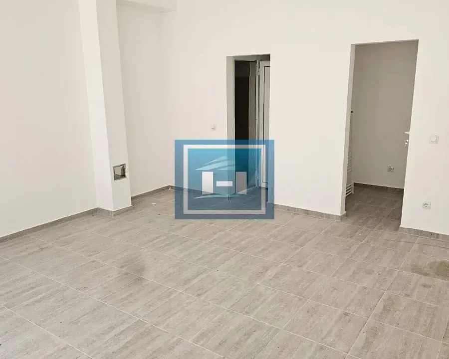 Izdavanje, poslovni prostor, 32m², Centar, Vranje