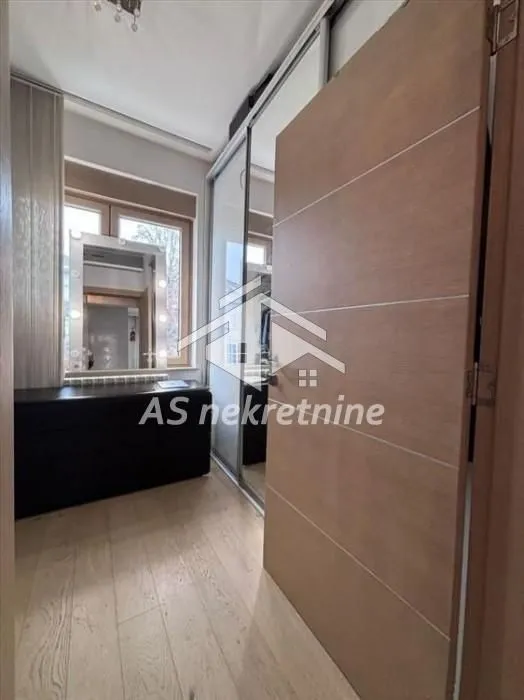 Rent, four bedroom apartment, 105m², Savski Venac, Beograd