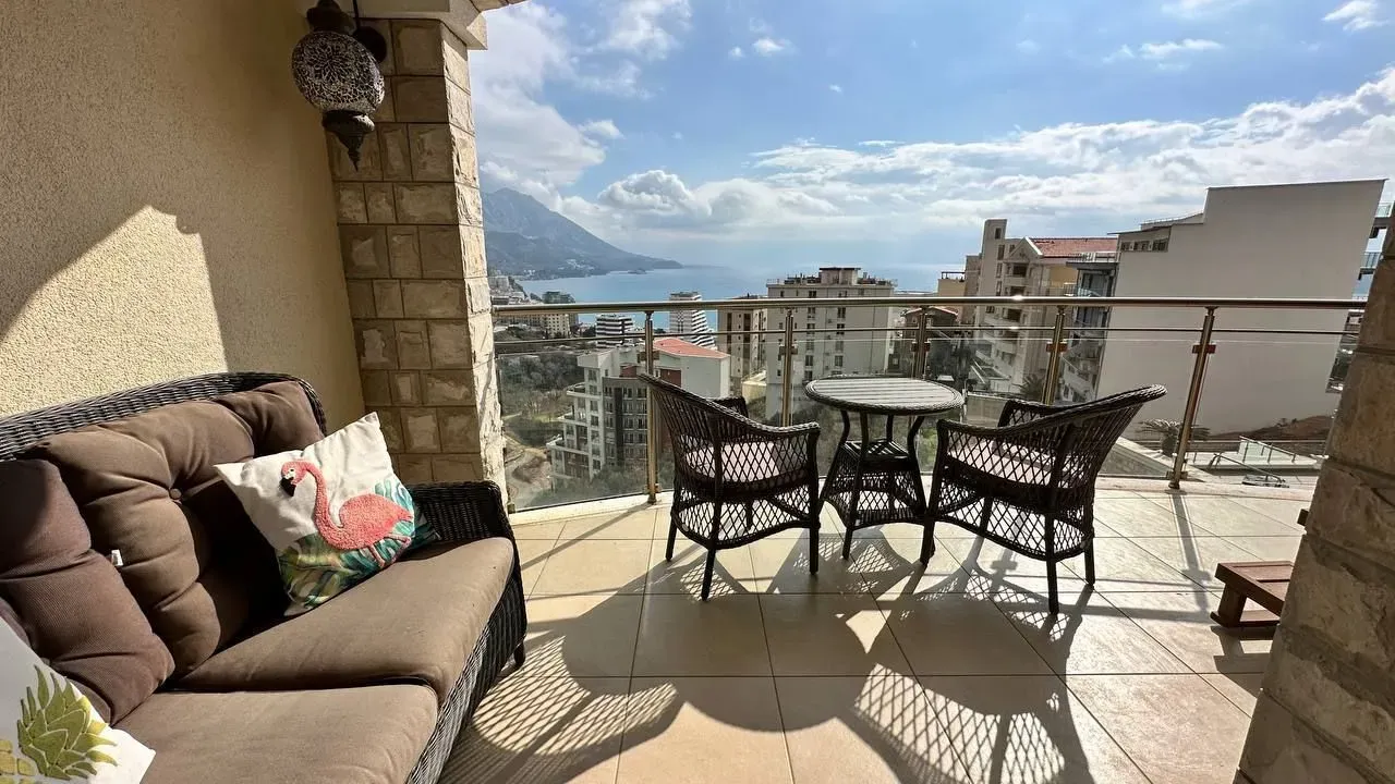 Sale, two bedroom apartment, 131m², Bečići, Budva