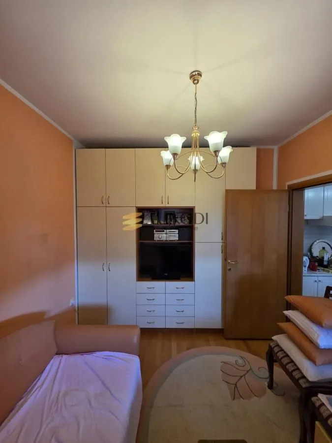 Izdavanje, jednosoban stan, 34m², Bulevar Oslobodjenja, Novi Sad Sve Podlokacije