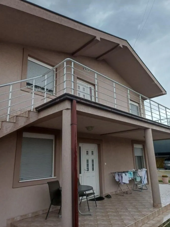 Izdavanje, dvosoban stan, 84m², Zagorič, Podgorica