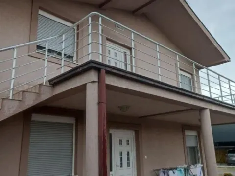 Izdavanje, dvosoban stan, 84m², Zagorič, Podgorica