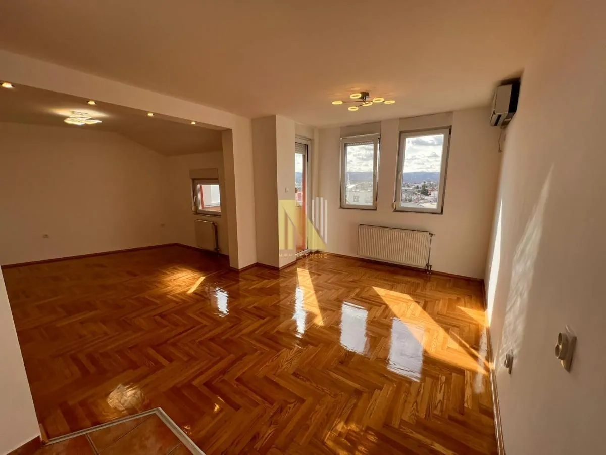 Prodaja, četvorosoban stan, 117m², Bulevar Evrope, Novi Sad Sve Podlokacije