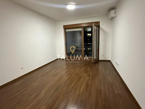 Izdavanje, jednosoban stan, 56m², City Kvart, Podgorica - image 3