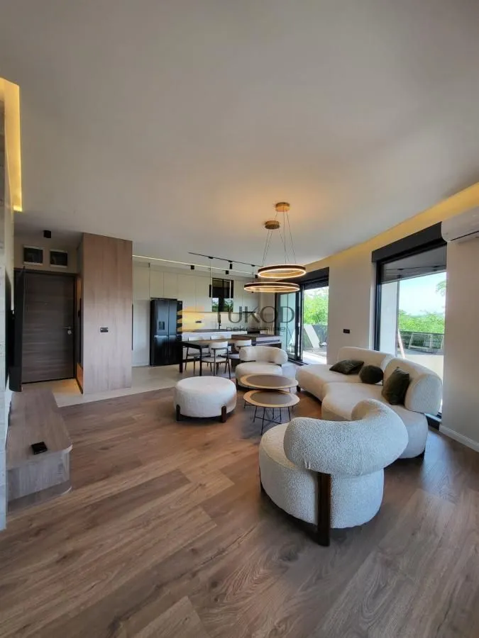 Izdavanje, trosoban stan, 82m², Olimp, Zvezdara Sve Podlokacije