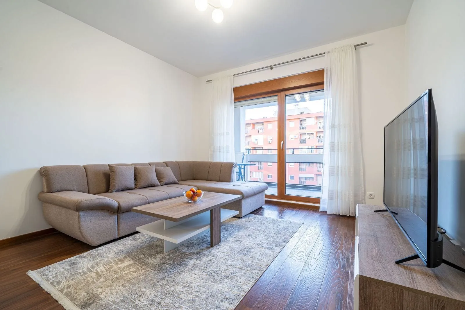 Izdavanje, dvosoban stan, 70m², Master Kvart, Podgorica