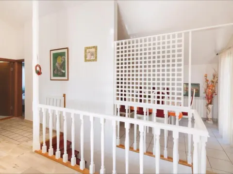 Izdavanje, dvosoban stan, 85m², Budva, Crna Gora - image 13