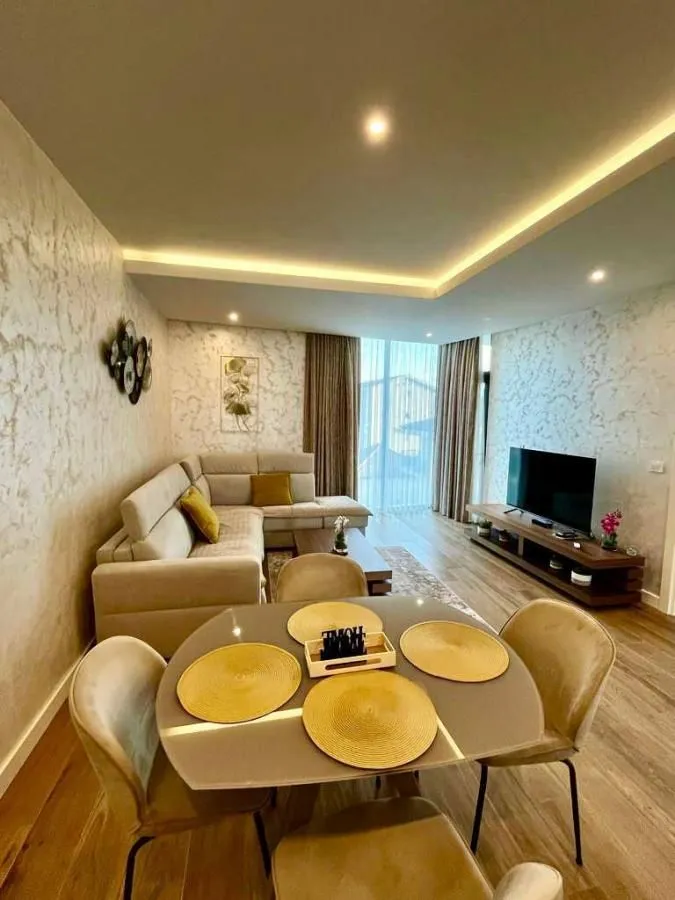 Izdavanje, jednosoban stan, 55m², Centar, Tivat