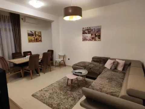 Izdavanje, dvosoban stan, 68m², Centar, Jagodina - image 2