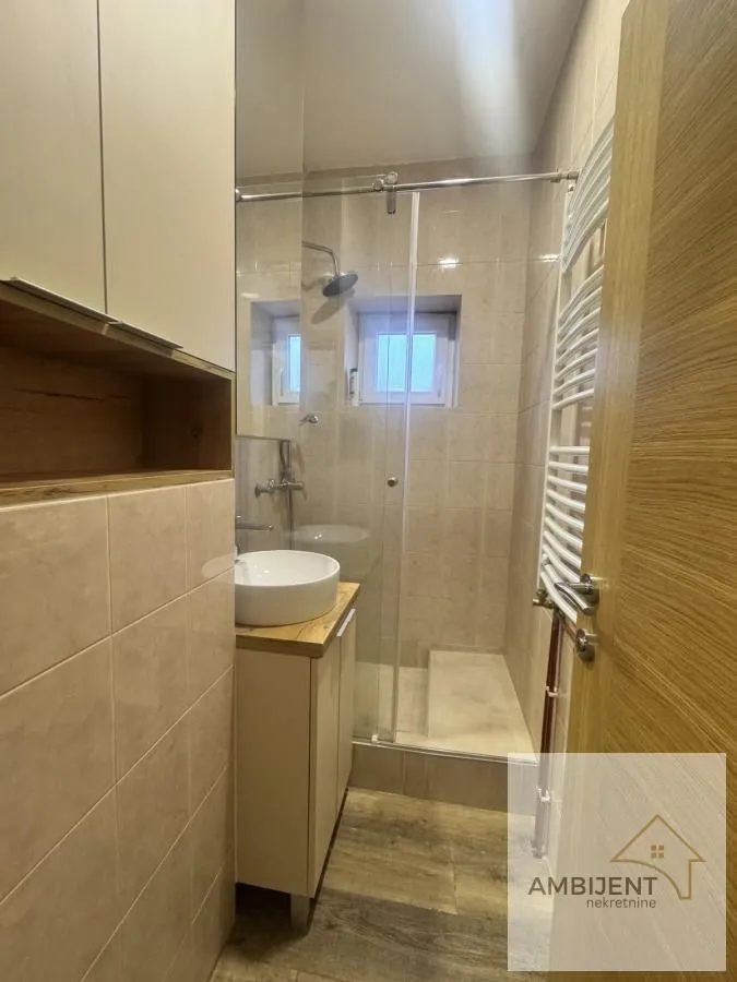 Izdavanje, četvorosoban stan, 88m², Novi Banovci, Stara Pazova