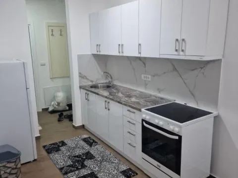 Izdavanje, trosoban stan, 69m², Vašarište, Kragujevac - image 1