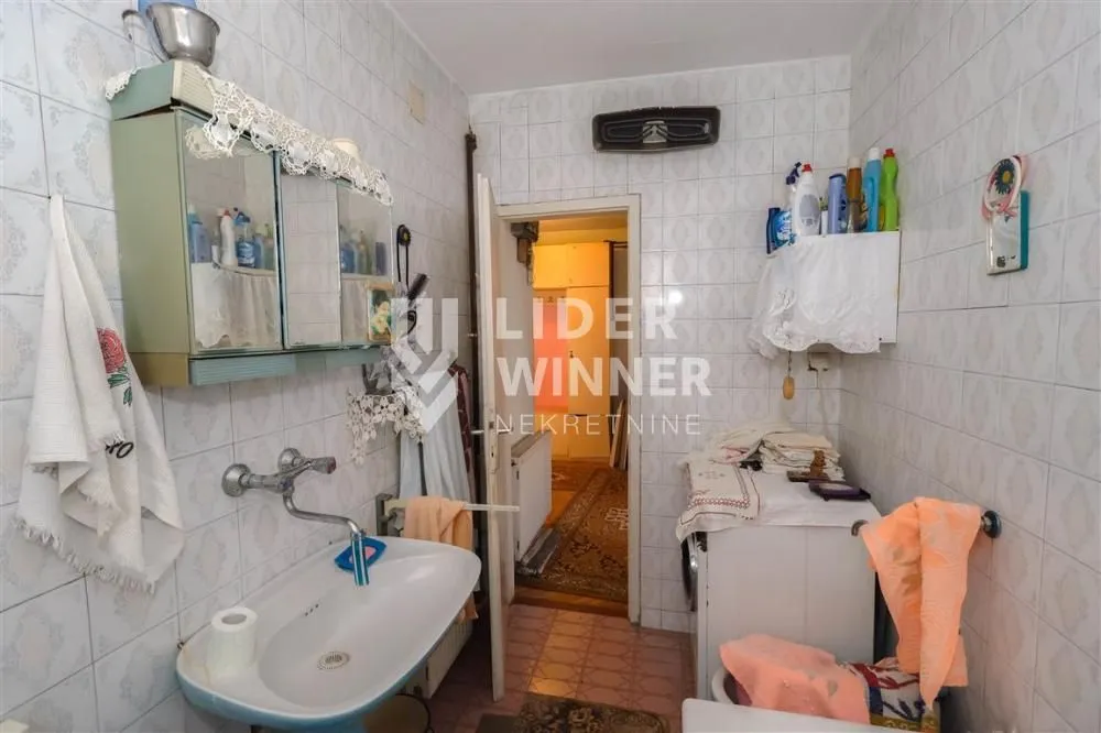 Sale, house, 168m², Sremčica, Beograd