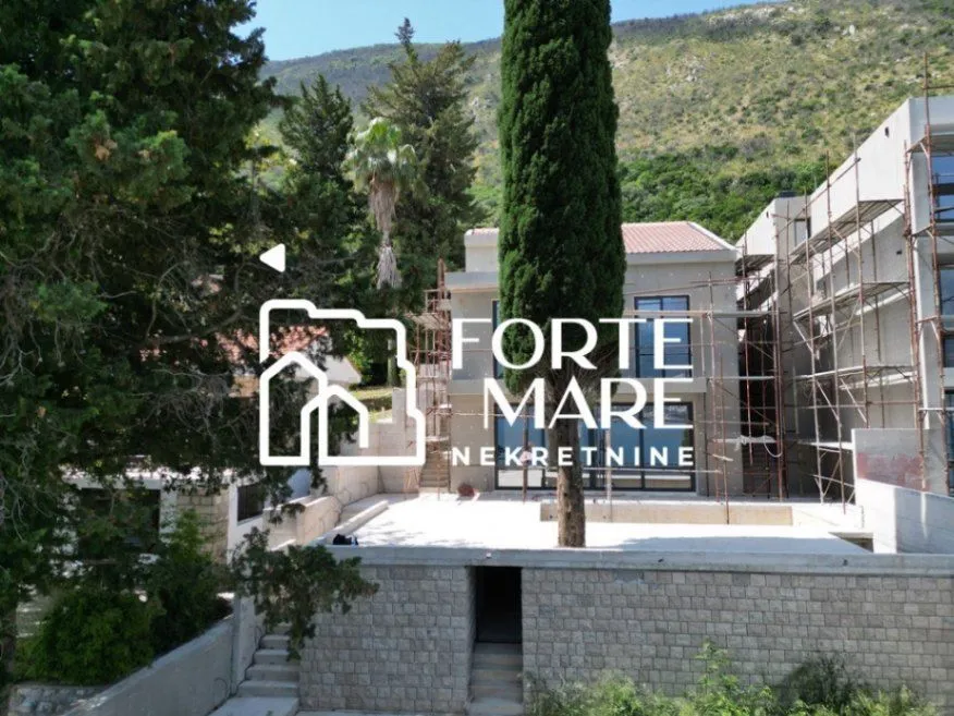 Prodaja, kuća, 222m², Njivice, Herceg Novi